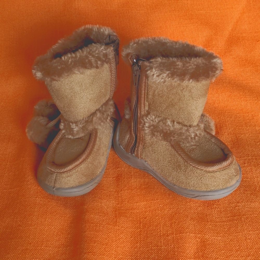 Box#2 😍 5 For $25 😍 Tan "Suede" Boots 🥾